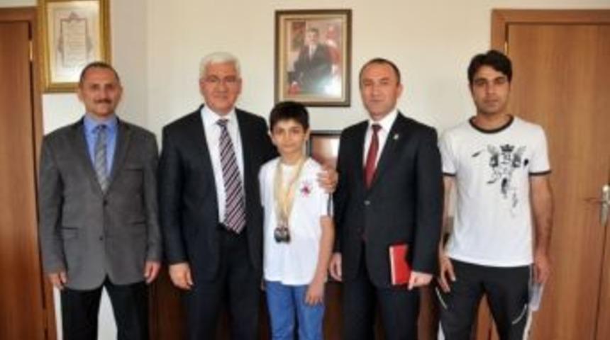 Şampiyon Sporcudan Vali Koca&rsquo;ya Ziyaret