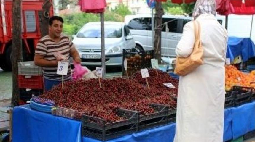 Yağmur Pazar Esnafını Da Vurdu