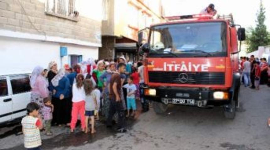 Evde &Ccedil;ıkan Yangın Korkuttu