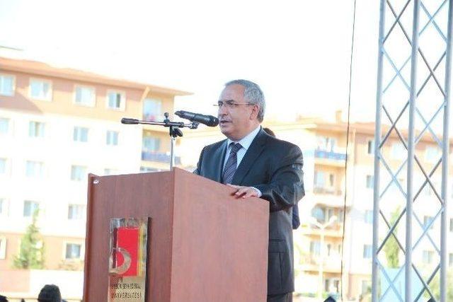 Bilecik Şeyh Edebali Üniversitesi Yeni Mezunlarını Verdi