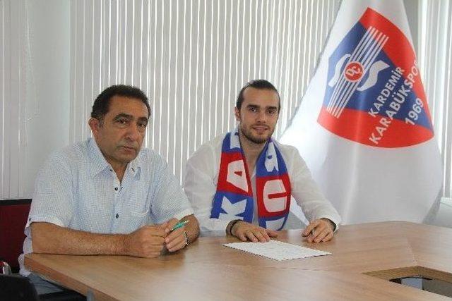 Karabükspor İmzaları Attı