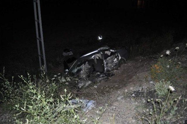 Minibüs Otomobili Biçti: 3 Ölü, 16 Yaralı 1