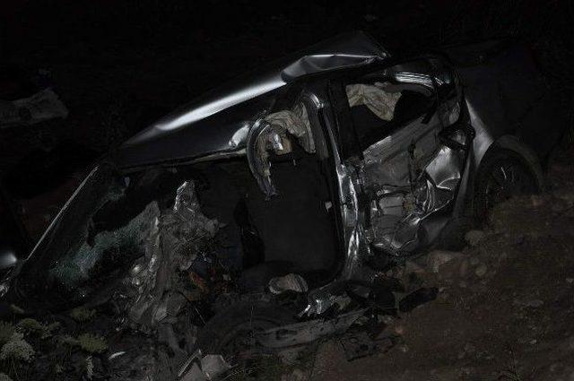 Minibüs Otomobili Biçti: 3 Ölü, 16 Yaralı 2