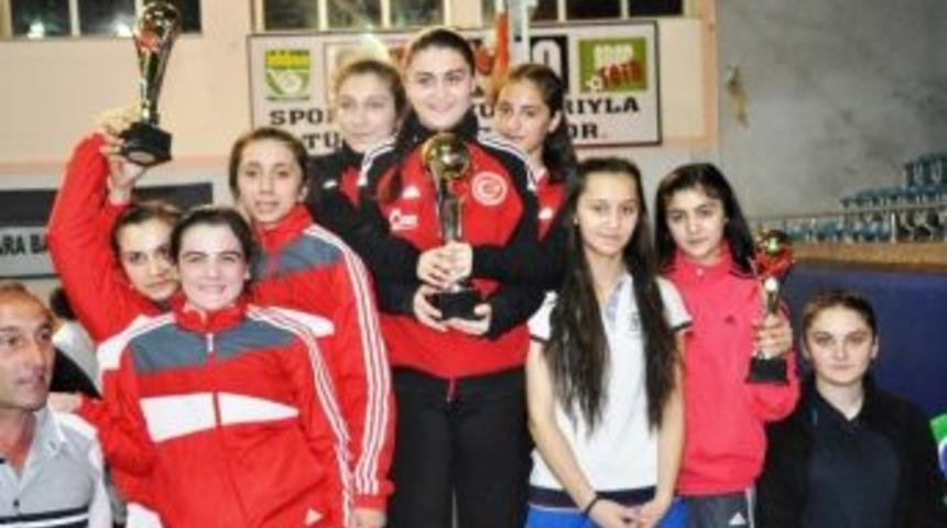 Beyk&ouml;yden Karate D&uuml;nya Şampiyonasına