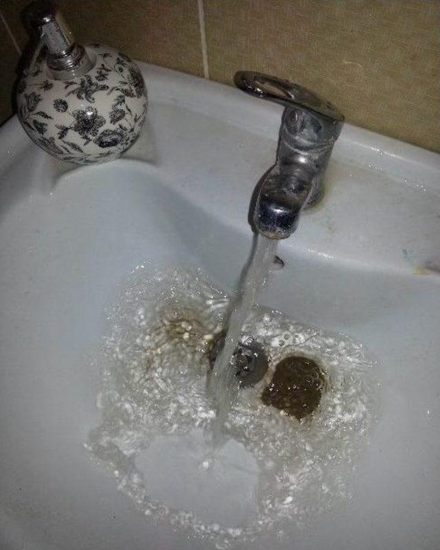Van&rsquo;da Musluklar &Ccedil;amur Akıyor 1