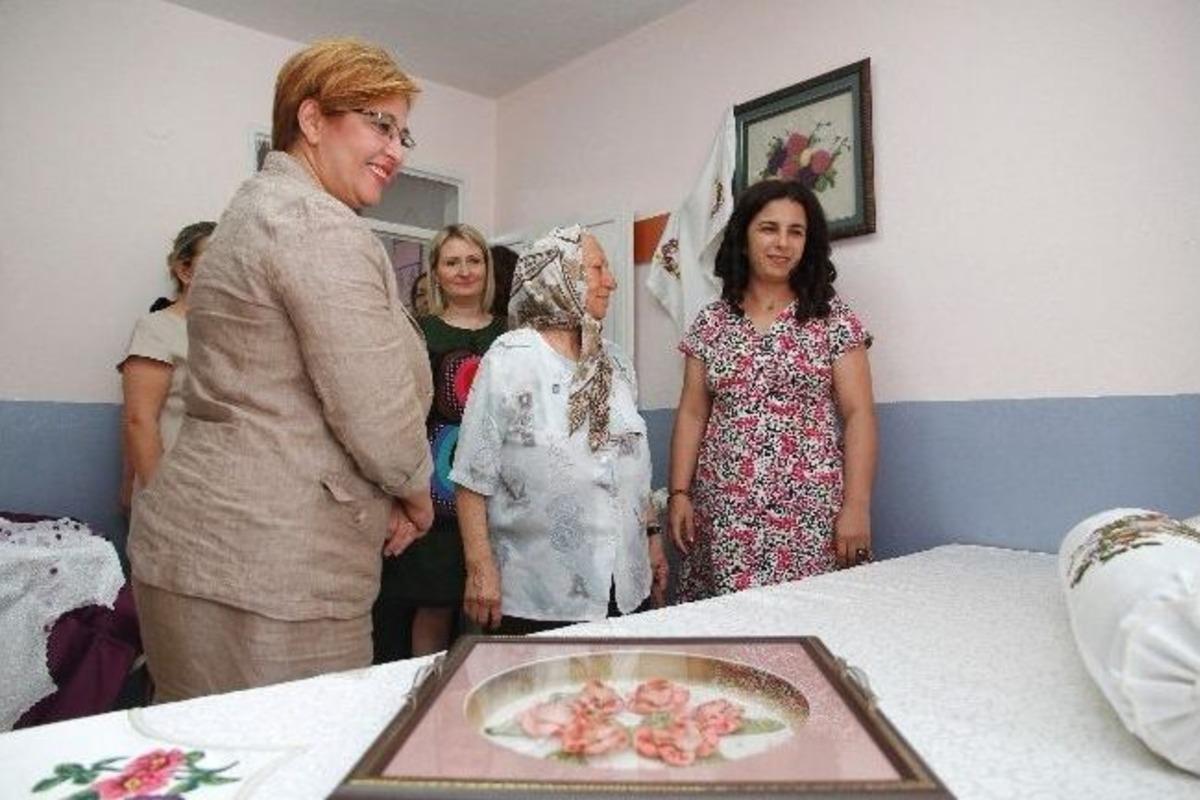 Konak'ta Kursiyerler Eserleriyle G&ouml;z Doldurdu