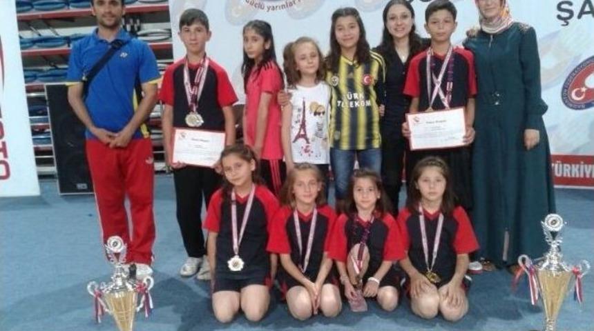 Sevgi Evleri Badmintonda T&uuml;rkiye &Uuml;&ccedil;&uuml;nc&uuml;s&uuml; Oldu