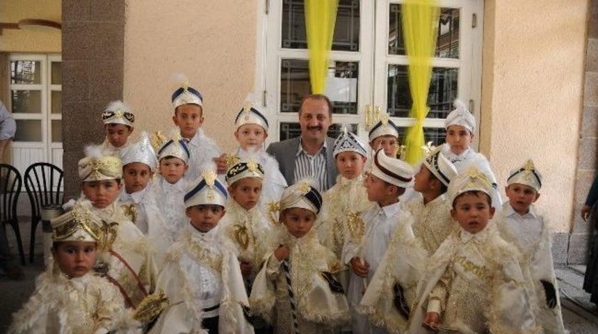 500 &Ccedil;ocuk Erkekliğe İlk Adımı Attı