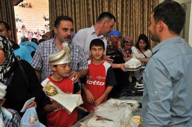 500 Çocuk Erkekliğe İlk Adımı Attı 1