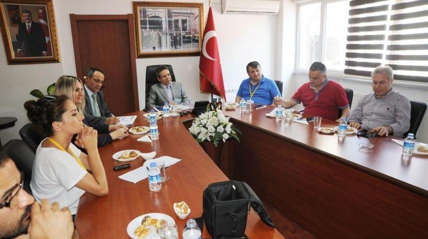 Artvin Valisi Cirit, Gazetecilerle G&ouml;r&uuml;şt&uuml;