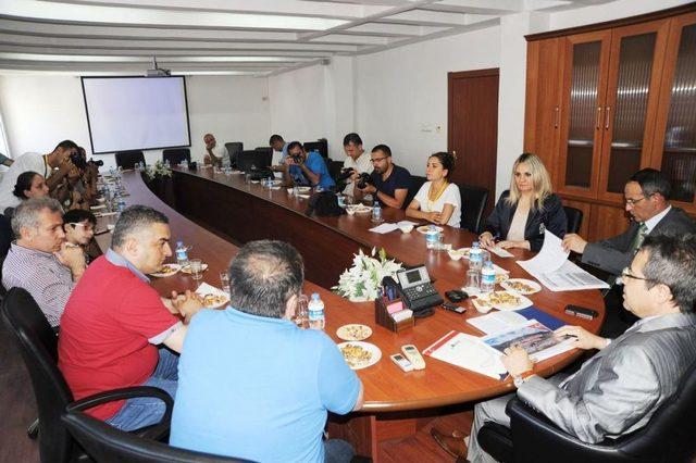 Artvin Valisi Cirit, Gazetecilerle G&ouml;r&uuml;şt&uuml; 1