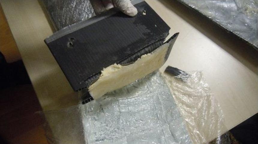 Bolivyalı Kadın Yolcunun Valizinden 4 Kilo 62 Gram Kokain &Ccedil;ıktı