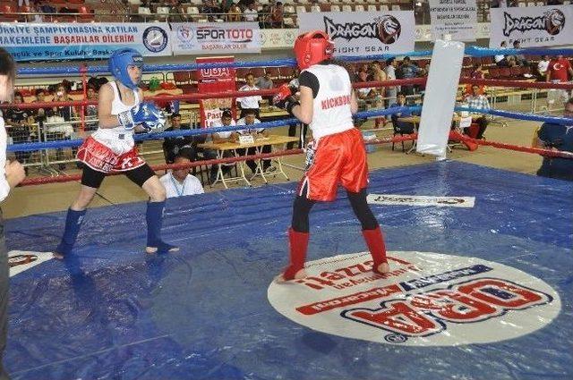 Kickboks Türkiye Şampiyonası’nın İlk Gününde Gaziantep Şampiyon Çıkardı