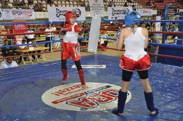 Kickboks Türkiye Şampiyonası’nın İlk Gününde Gaziantep Şampiyon Çıkardı