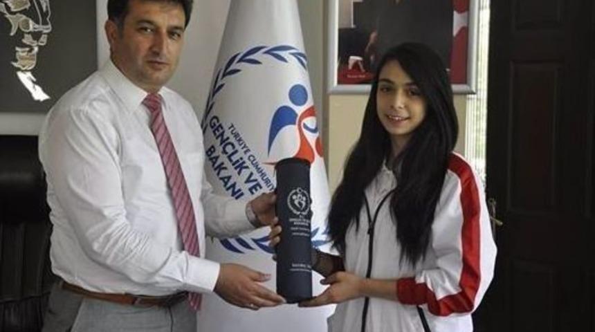 Balkan Şampiyonasında İkinci Olan Sporcudan Eskici'ye Ziyaret