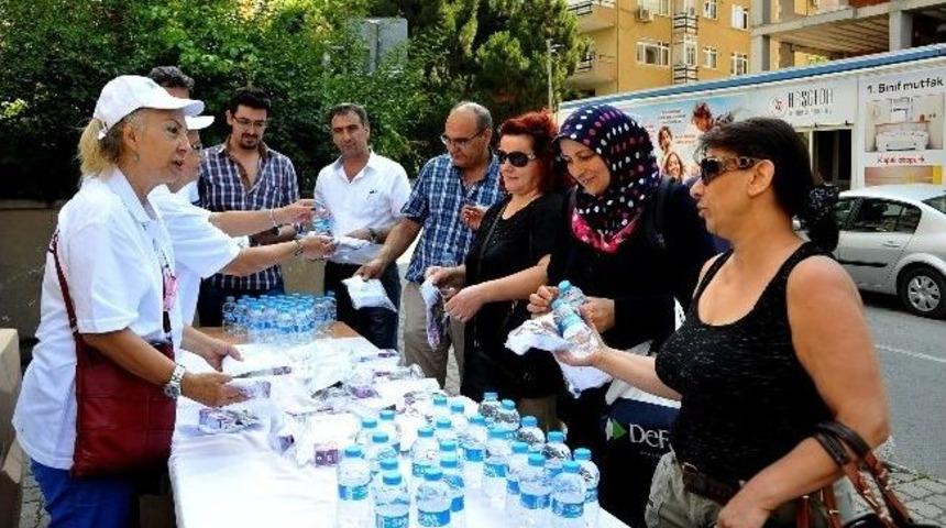 Kadık&ouml;y Belediyesi'nden &Uuml;niversite Adaylarına İkram