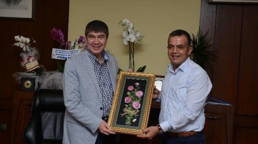 Türel, “alanyaspor’a Destek Karşılığı Sahilleri Altid İşletecek”