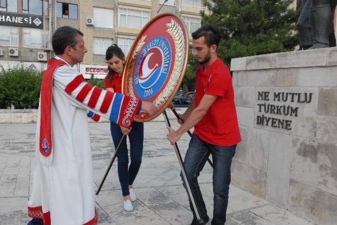 Mak&uuml;'de Mezuniyet Coşkusu