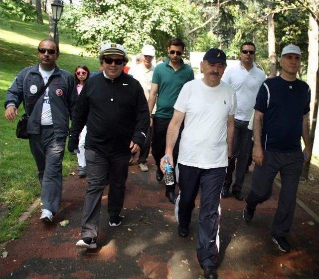 Bakan Müezzinoğlu Sağlıklı Yaşam İçin Yürüdü 1