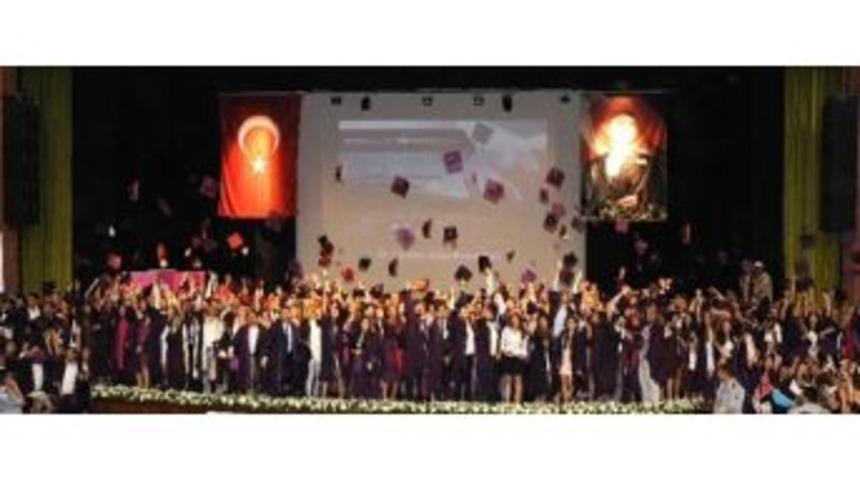 Maltepe &Uuml;niversitesi 14. D&ouml;nem Mezunlarını T&ouml;renle Uğurladı