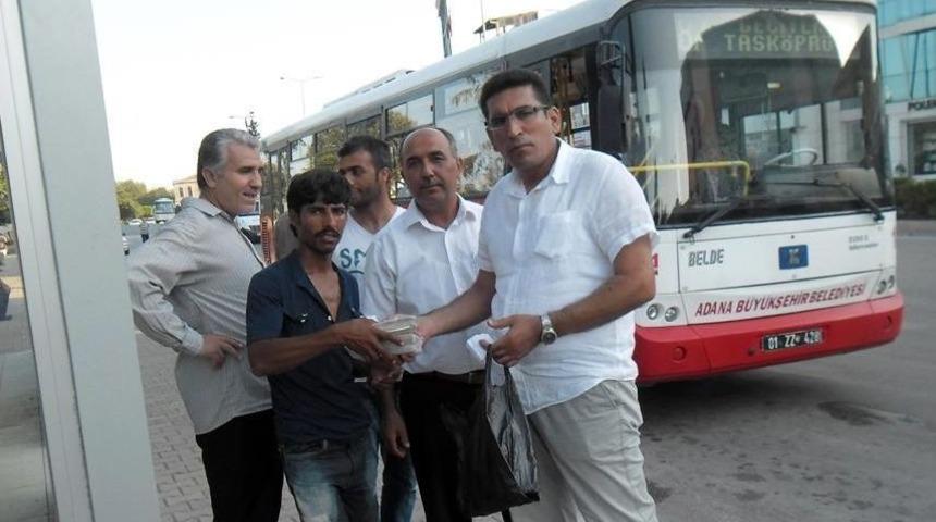 Belediye Otob&uuml;s&uuml;nde Unutulan Suriye Parası Sahibine Teslim Edildi