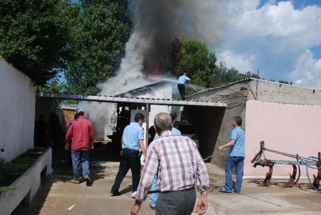 Yangına M&uuml;dahale Eden İtfaiyeci D&uuml;şerek Yaralandı