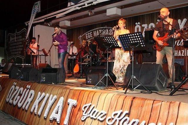 Özgür Kıyat’la, Foça’da Keyifli Konser Akşamı