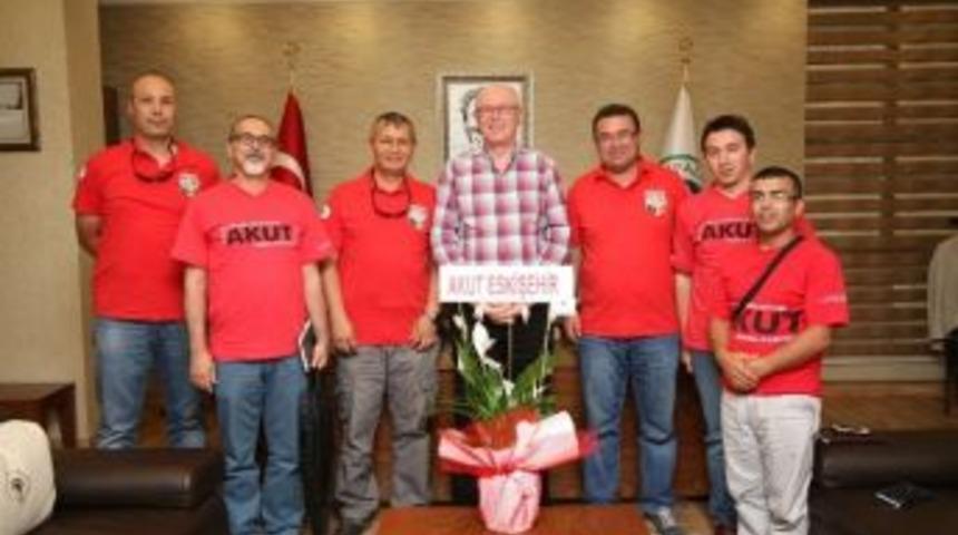 Akut Eskişehir Ekibinden Başkan Kurt&rsquo;a Hayırlı Olsun Ziyareti