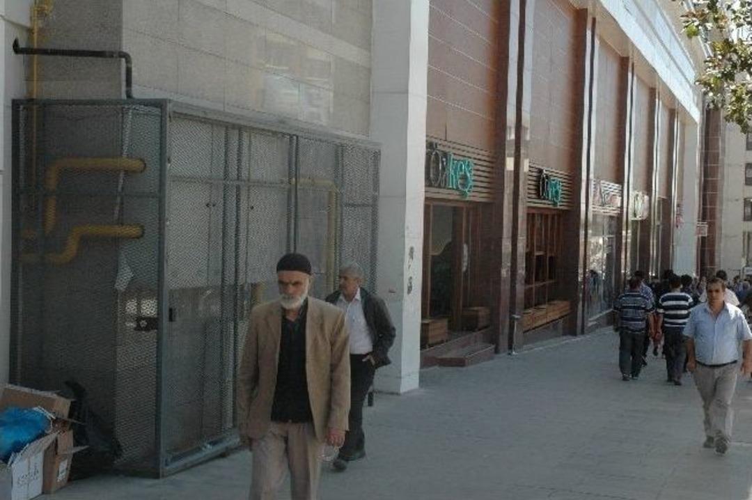 G&uuml;venlik Mi? Korkuluk Mu?