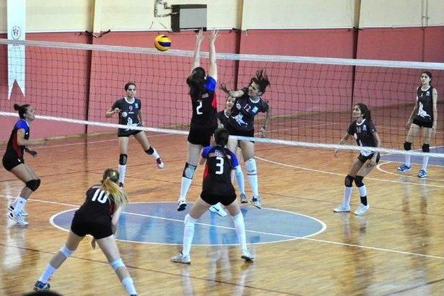 Bayan Voleybolcular 2. Oldu