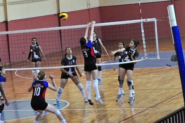 Bayan Voleybolcular 2. Oldu