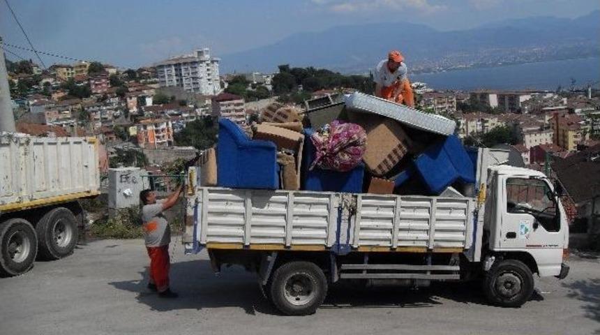 İzmit'te G&uuml;nde 4 Ton Ev Eşyası Toplanıyor