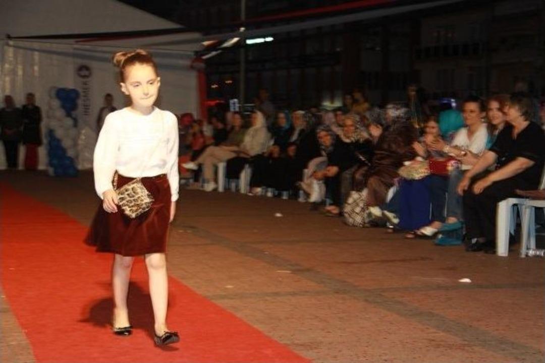 İneg&ouml;l'de G&ouml;z Kamaştıran Defile