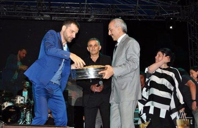 Sinan Özen Sahnede Kız İstedi 2