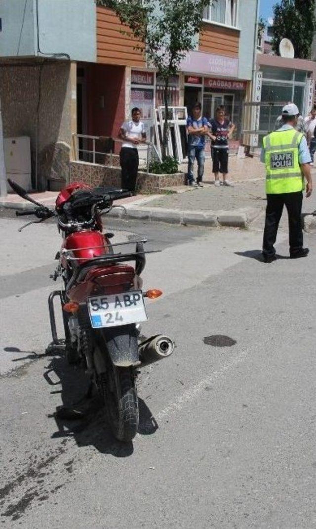 Ambulans İle Motosiklet Çarpıştı: 1 Yaralı 1