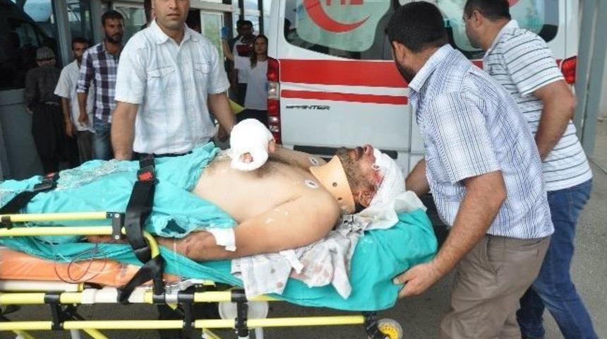 Lastiği Patlayan Otomobil U&ccedil;uruma Yuvarlandı: 5 Yaralı