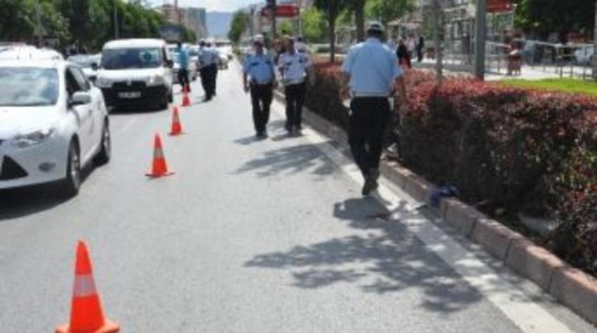 Otomobilin &Ccedil;arptığı Kadın Ağır Yaralandı