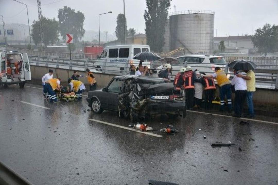 Trabzon&rsquo;da Şiddetli Yağmur Beraberinde Trafik Kazalarını Getirdi