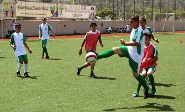 Şehitkamil Belediyesi Futbol Yaz Okulları Dolup Taşıyor