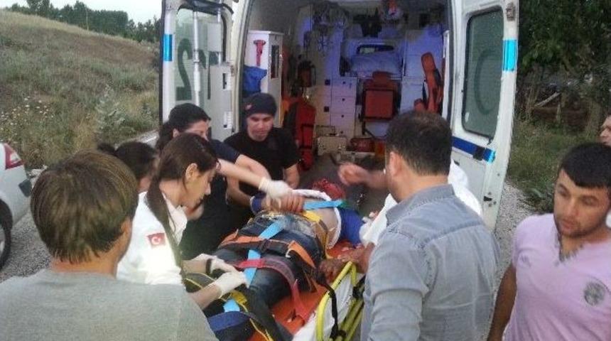 Kula'da Motosiklet Kazası: 2 Yaralı