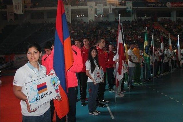 Dünya Liselerarası Hentbol Şampiyonası Trabzon'da Başladı