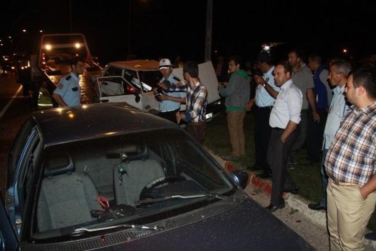 Amat&ouml;r Futbolcu Trafikte Dehşet Sa&ccedil;tı: 1'i &Ccedil;ocuk 4 Yaralı