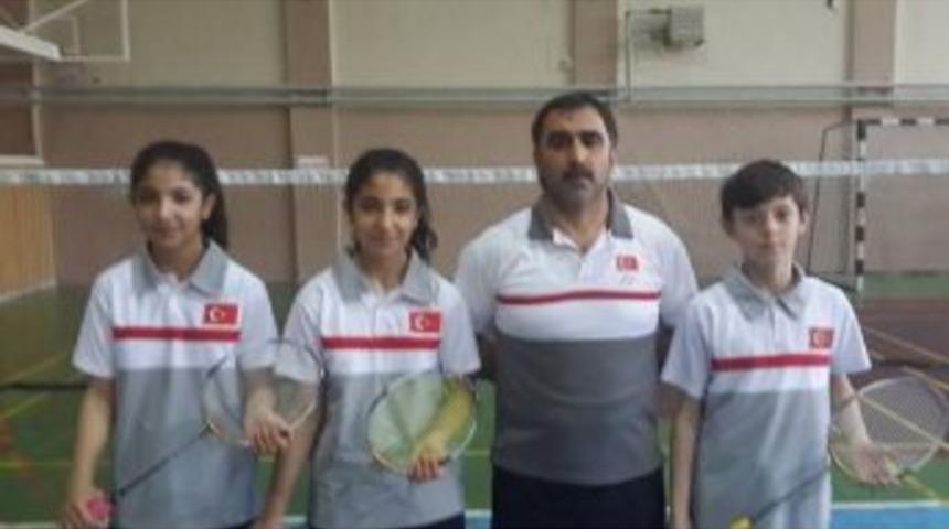 U13 Yaş Badminton Milli Takımı Erzincanlı Sporculardan Oluştu