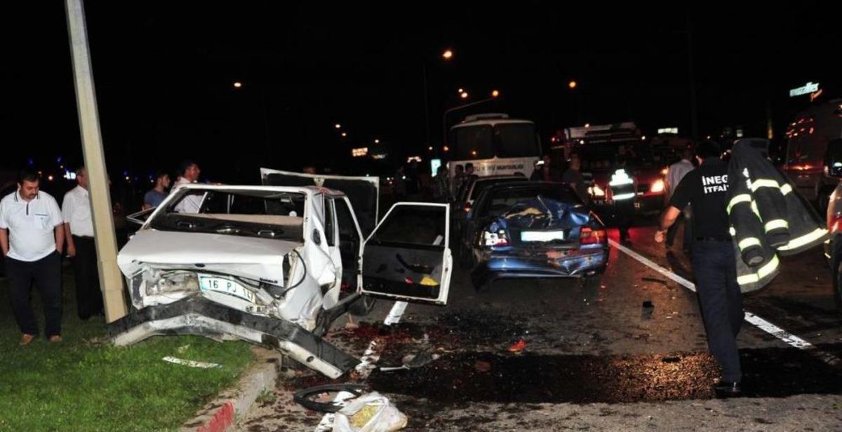 İneg&ouml;l'de Zincirleme Trafik Kazası: 4 Yaralı