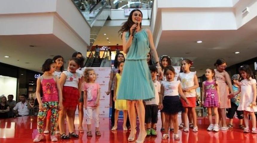 Ayşe Hatun &Ouml;nal&rsquo;ın İmza G&uuml;n&uuml;