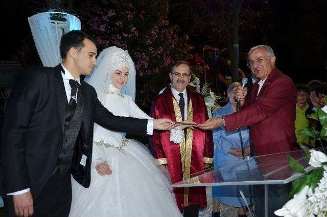 Başkan Oğlunun Nikahını Kıydı 1