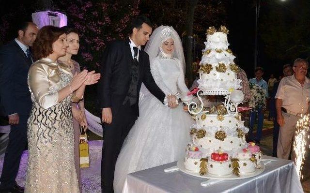 Başkan Oğlunun Nikahını Kıydı 3