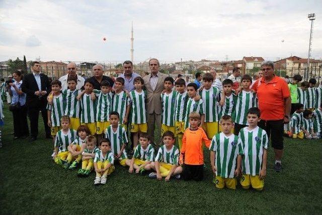 Başkan Altepe’den Minik Futbolculara Ödül