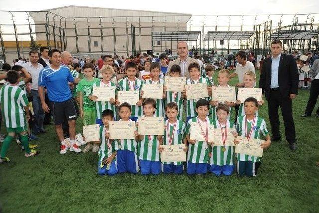 Başkan Altepe’den Minik Futbolculara Ödül