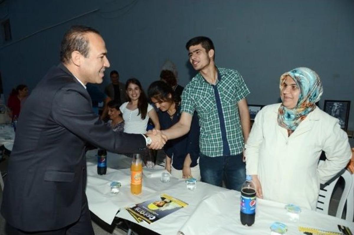 S&ouml;zl&uuml; Mezunlar Yemeğine Katıldı